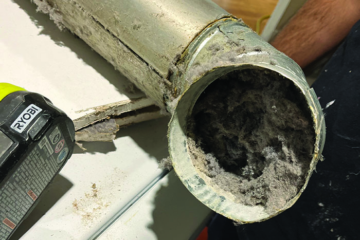 Mtl Duct Cleaning dirty vent 2